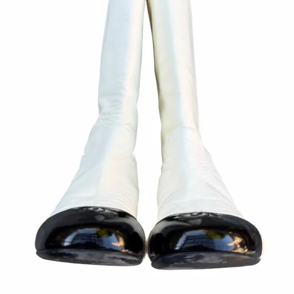Chanel CC Cap Toe Boots White Black Leather Size 38 - Picture 11 of 16
